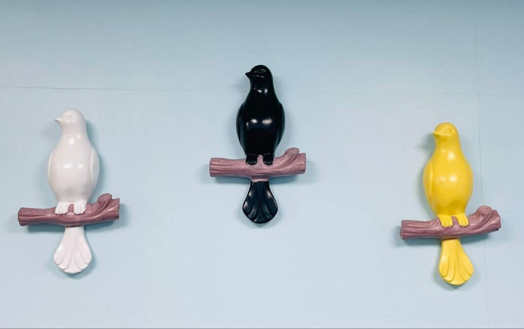 Beautiful 3D Resin Bird For Wall Décor - Image 2