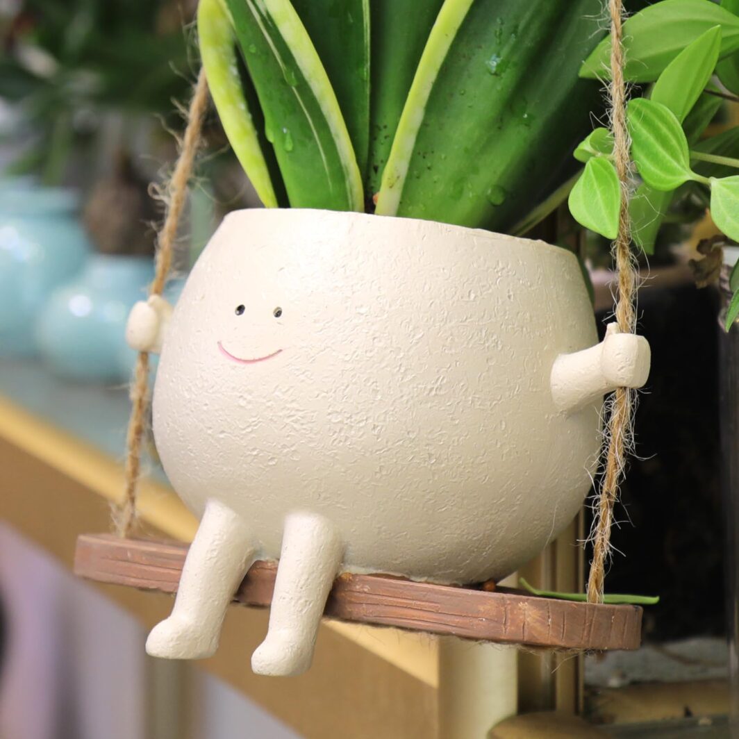 Hanging Smiles Resin Planter - Image 4
